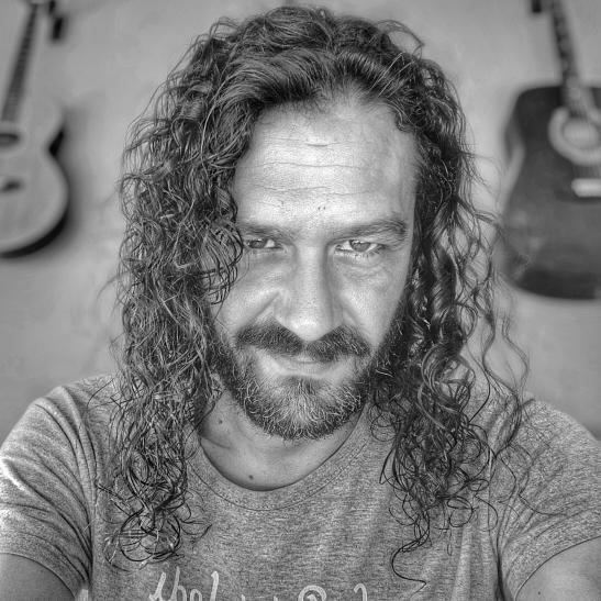 José Luis Fernández Poeta en Falso